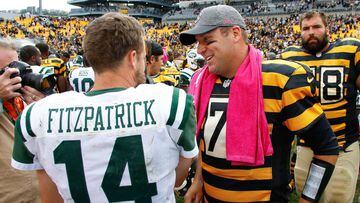 PITTSBURGH, PA - OCTOBER 09: Ben Roethlisberger #7 of the Pittsburgh Steelers talks with Ryan Fitzpatrick #14 of the New York Jets after a 31-13 Steeler victory at Heinz Field on October 9, 2016 in Pittsburgh, Pennsylvania.   Gregory Shamus/Getty Images/AFP == FOR NEWSPAPERS, INTERNET, TELCOS &amp; TELEVISION USE ONLY ==