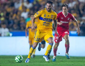 Andre-Pierre Gignac (L) of Tigres vies for the ball