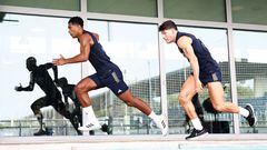 Bellingham y Fran García realizan ejercicios de carrera durante el entrenamiento.