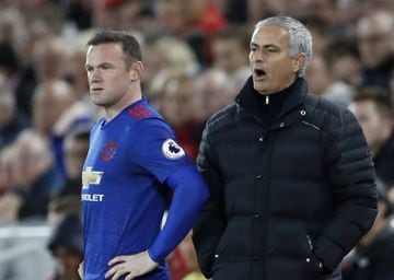 Britain Football Soccer - Liverpool v Manchester United - Premier League - Anfield - 17/10/16  Manchester United's Wayne Rooney prepares to comes on as Jose Mourinho looks on
