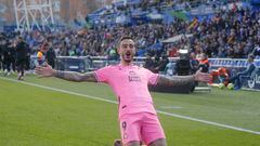 El delantero del Espanyol Joselu celebra tras marcar el primer gol del equipo durante el partido de la jornada 17 de LaLiga entre el Getafe y el Espanyol celebrado en el Coliseo Alfonso Pérez en Getafe este domingo. EFE/Juan Carlos Hidalgo