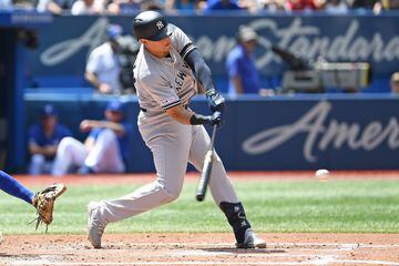 El tercera base de los Yankees de New York consiguió en la victoria ante los Orioles de Baltimore su 'home run' número 18, superando los 17 de Orlando Cabrera con los Expos de Montreal en el 2003. 