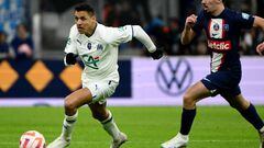 Marseille's Chilean forward Alexis Sanchez (L) fights for the ball with Marseille's Portuguese forward Vitinha during the French Cup round of 16 football match between Olympique Marseille (OM) and Paris Saint-Germain (PSG) at Stade Velodrome in Marseille, southern France on February 8, 2023. (Photo by CHRISTOPHE SIMON / AFP)