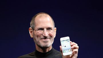 Steve Jobs con el primer iPhone