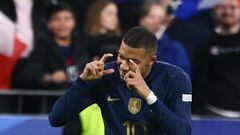 La selección francesa venció 2-0 ante Austria para evitar el descenso a la Liga B de la Nations League. Mbappé abrió el marcador con un golazo y lo celebró 'disparando una fotografía'.