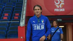 CHORZOW, POLAND - OCTOBER 13:  Head coach Italy Roberto Mancini looks on during a Italy training session at Silesian Stadium on October 13, 2018 in Chorzow, Poland.  (Photo by Claudio Villa/Getty Images)