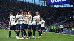 Los jugadores del Tottenham celebran uno de los goles frente al Arsenal en la Premier League.