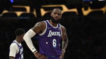 LeBron James agrees to 2-year contract extension with Lakers