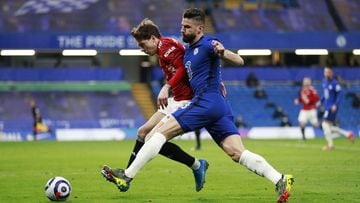 Soccer Football - Premier League - Chelsea v Manchester United - Stamford Bridge, London, Britain - February 28, 2021 Chelsea&#039;s Olivier Giroud in action with Manchester United&#039;s Victor Lindelof Pool via REUTERS/Ian Walton EDITORIAL USE ONLY. No 