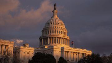 Washington (Estados Unidos), 30/11/2020.- El Capitolio de Estados Unidos se ve al atardecer en Washington, DC, Estados Unidos, 30 de noviembre de 2020.