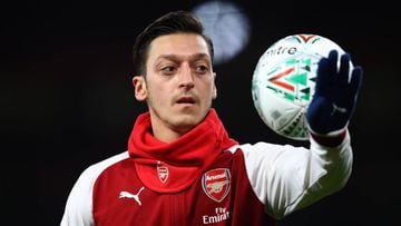 Özil renueva con el Arsenal con un sueldo de superestrella
