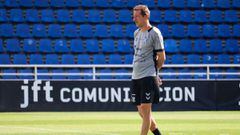 Luis Miguel Rams, entrenador del CD Tenerife, dirige una sesi&oacute;n de entrenamiento.