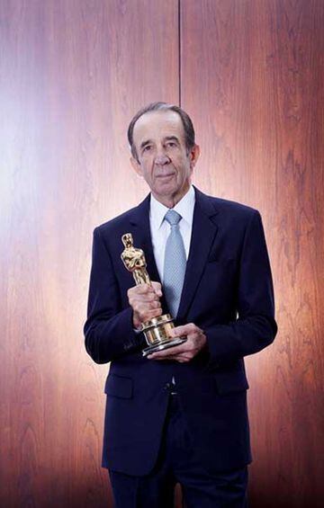 Este productor mexicano se llevó dos galardones: Premio Óscar al Mejor Cortometraje de Acción en Vivo, Premio Óscar al Mejor Documental Corto por el cortometraje ‘Centinelas del silencio’ (1971) 