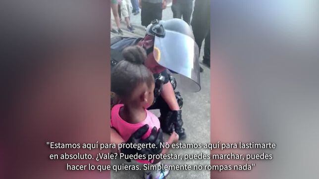Conmueve: la charla de un policía con niña de 5 años que le preguntó si le iban a disparar