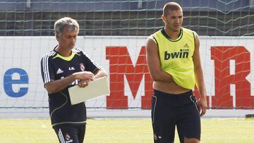 Mourinho junto a Benzema, en un entrenamiento en 2010.
