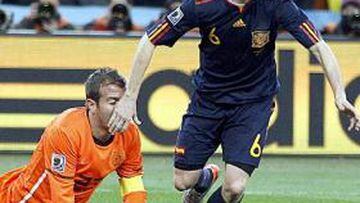 <b>HISTÓRICO.</b> Iniesta marcó el gol más importante de la historia del fútbol español.