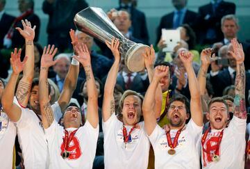 Sevilla's Ivan Rakitic lifts the trophy after defeating Benfica in the Europa League final in 2014.