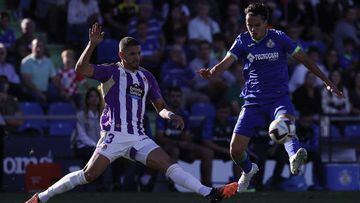 MADRID, SPAIN - OCTOBER 01: Zou Feddal (L) of Real Valladolid in action against Enes Unal (R) of Getafe during La Liga week 7 soccer match between Getafe and Real Valladolid at Coliseum Alfonso Perez Stadium on October 01, 2022 in Madrid, Spain. (Photo by Burak Akbulut/Anadolu Agency via Getty Images)