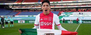 Edson Álvarez presume la bandera de México tras salir campeón con el Ajax en la Copa de Holanda. En la temporada 2021 solo jugó 5 partidos. 