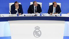 El vicepresidente primero, Fernando Fern&aacute;ndez Tapias; el presidente, Florentino P&eacute;rez; y el vicepresidente segundo, Eduardo Fern&aacute;ndez de Blas, en la Asamblea de Socios Representantes del Real Madrid de 2018.