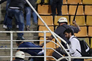 El partido entre Santos e Independiente fue suspendido a pocos minutos de final por incidentes en las tribunas del Pacaembú cuando el juego iba 0-0. Este resultado le da la clasificación a Independiente a los cuartos de final de la Copa Libertadores luego de la decisión de la Conmebol de otorgarle el triunfo 3-0 en la ida por la mala inclusión del uruguayo Carlos Sánchez.