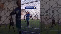 Vídeo: El inaudito autogol de este niño, se metió a la portería con todo y balón