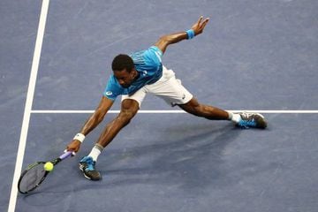 Monfils at full stretch, again.
