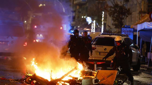 La Policía de Bruselas interviene para contener disturbios callejeros en el Bélgica-Marruecos