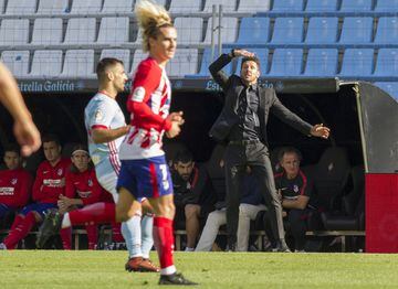 Simeone issues instructions to his Atlético players.