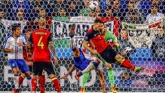 Football Soccer - Belgium v Italy - EURO 2016 - Group E - Stade de Lyon, Lyon, France - 13/6/16 Italy&#039;s Graziano Pelle in action with Belgium&#039;s Thomas Vermaelen REUTERS/Kai Pfaffenbach Livepic
