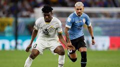 AL WAKRAH, QATAR - DECEMBER 02: Mohammed Kudus of Ghana challenged by Giorgian De Arrascaeta of Uruguay during the FIFA World Cup Qatar 2022 Group H match between Ghana and Uruguay at Al Janoub Stadium on December 02, 2022 in Doha, Qatar. (Photo by Richard Sellers/Getty Images)