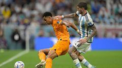 Argentina's midfielder #07 Rodrigo De Paul fights for the ball with Netherlands' forward #08 Cody Gakpo during the Qatar 2022 World Cup quarter-final football match between The Netherlands and Argentina at Lusail Stadium, north of Doha on December 9, 2022. (Photo by JUAN MABROMATA / AFP)
