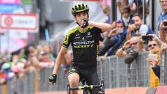 Mikel Nieve celebra su victoria en la 20&ordf; etapa del Giro de Italia con final en Cervinia.