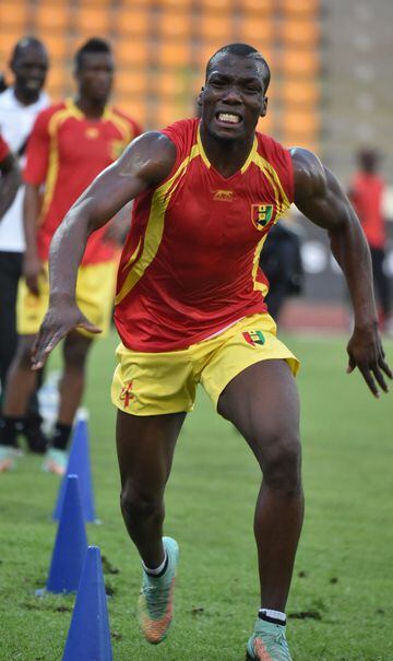 Nació en Guinea aunque también tiene la nacionalidad francesa. Recibió la llamada de la Selección guineana en 2010 cuando todavía no había debutado profesionalmente.