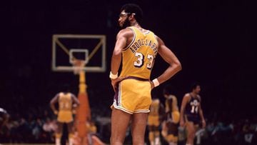 LOS ANGELES, CA - FEBRUARY 13:  Kareem Abdul-Jabbar, Center, of the Los Angeles Lakers takes a momentary break during an NBA basketball game between  the Los Angeles Lakers and the New Orleans Jazz at The Forum on February 13, 1976. The Lakers defeated th