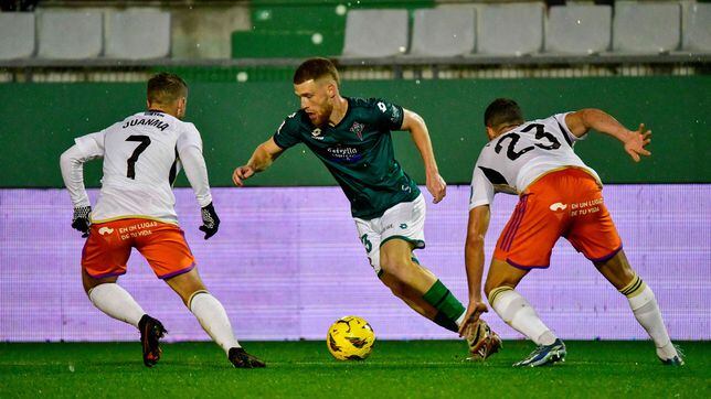 Carlos Vicente será jugador del Alavés en enero