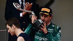 Fernando Alonso celebra su segundo puesto en Mónaco.