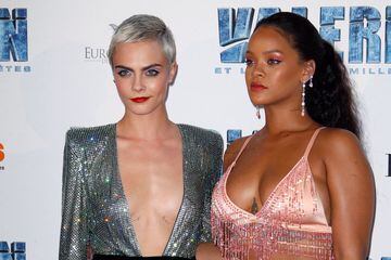 Rihanna y Cara Delevingne en la premiere en París de "Valerian y la ciudad de los mil planetas" 