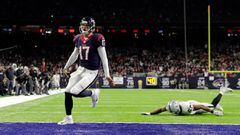 HOUSTON, TX - JANUARY 07: Brock Osweiler #17 of the Houston Texans rushes for a touchdown during the fourth quarter of the AFC Wild Card game against the Oakland Raiders at NRG Stadium on January 7, 2017 in Houston, Texas.   Tim Warner/Getty Images/AFP == FOR NEWSPAPERS, INTERNET, TELCOS &amp; TELEVISION USE ONLY ==