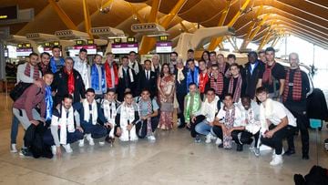 La expedición del Cacereño, en la Terminal 4 del Aeropuerto Adolfo Suárez Madrid-Barajas antes de poner rumbo a Nepal, posa para AS.