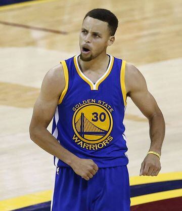 Curry celebrates during the Warriors' win on Friday.