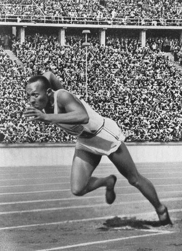 Ganó cuatro medallas de oro en los Juegos Olímpicos de Berlín 1936 ante los ojos de Hitler. Historia pura.