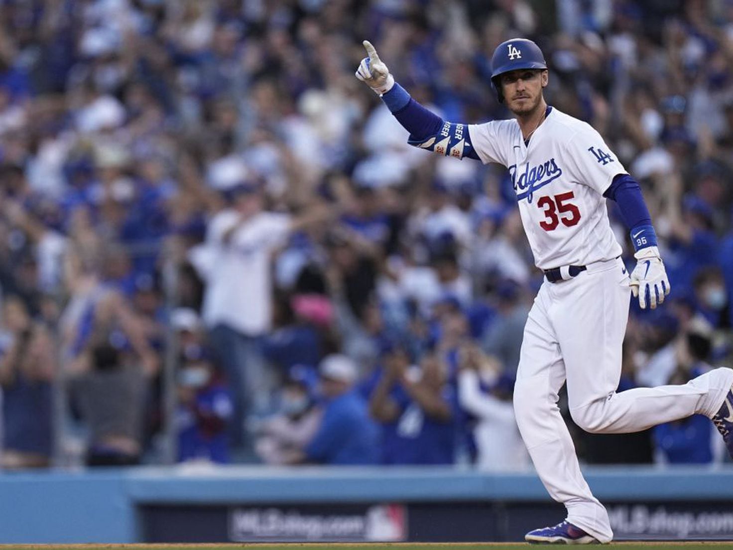 Braves beat Dodgers 5-4, lead NLCS 2-0