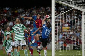 El 13 de septiembre de 2008, en la segunda jornada de liga, cuando disputó los noventa minutos ante el Racing de Santander debutó con el Barcelona en Primera División.