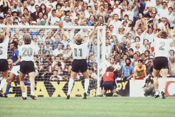 La final de finales. No hay mayor honor futbolístico para un país que celebrar un Mundial. En España 1982 el Santiago Bernabéu acogió la final entre Italia y Alemania. La 'azzurra' ganó su tercer Mundial.