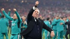 Carlo Ancelotti festeja después de conquistar la Champions League con el Real Madrid.