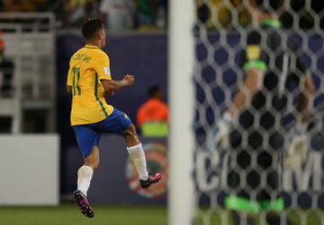 Brasil ganó 5-0 a Bolivia en Natal.