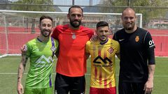 Jugadores del Real Mallorca y Palma Futsal posan en la Ciudad Deportiva mallorquinista.