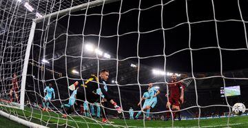 Konstantinos Manolas scores their third goal and sends Roma into Champions League semi-finals