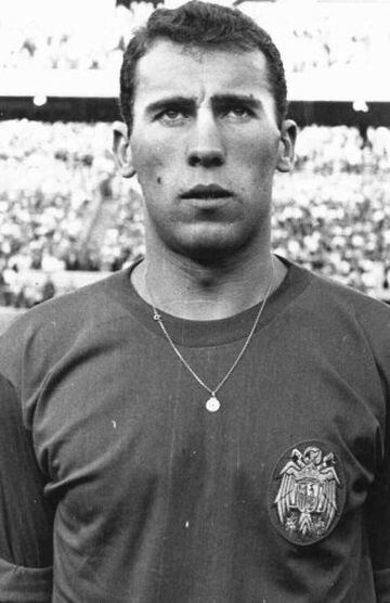 'El Brujo' disputó 42 partidos y marcó 11 goles con España, siendo su mayor logro la conquista de la Eurocopa de 1964.